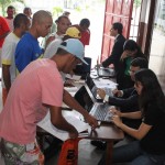Defensores Públicos orientam presos beneficiados com a saída temporária - Fotos: Cleverton Ribeiro