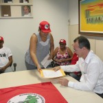 Secretário de Agricultura recebe MST -
