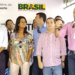 Governador inaugura escola pioneira que inclui prática esportiva ao lado do ministro Aldo Rebelo - O ministro dos Esportes