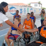 Ana Moser visita trabalho esportivo realizado pelo Governo no bairro Industrial - Ana Moser acompanhada dos secretários de Estado da Inclusão