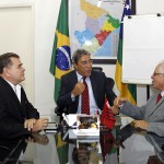 Déda recebe dirigentes de diversas instituições em audiências - O governador Marcelo Déda em audiência com o presidente do TCE/SE