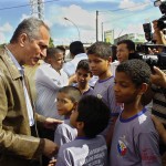 Governador inaugura escola pioneira que inclui prática esportiva ao lado do ministro Aldo Rebelo - O ministro dos Esportes