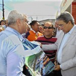 Governador inaugura escola pioneira que inclui prática esportiva ao lado do ministro Aldo Rebelo - O ministro dos Esportes