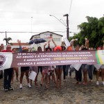 Adolescentes da unidade Izabel Abreu fazem ato público pelo 18 de Maio - Fotos: Ascom/Renascer