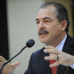 Inscrições para o Enem começam hoje pela internet - O ministro da Educação