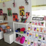 Bazar no Centro de Arte da Orla oferece opções de presentes para o Dia das Mães - As artesãs Célia