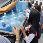 Vigilância Sanitária estadual fiscaliza água mineral em rodovia -