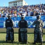 Trabalho especializado da PM garante paz nos estádios no Sergipão 2012 -