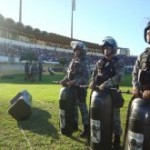 Trabalho especializado da PM garante paz nos estádios no Sergipão 2012 -