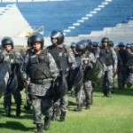 Trabalho especializado da PM garante paz nos estádios no Sergipão 2012 -