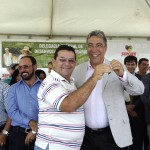 Governador Marcelo Déda participa da entrega de 24 retroescavadeiras -