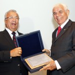 Jackson entrega Diploma de Honra ao Mérito Educacional ao professor Uchôa  -