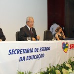 Jackson entrega Diploma de Honra ao Mérito Educacional ao professor Uchôa  -