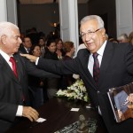 Jackson entrega Diploma de Honra ao Mérito Educacional ao professor Uchôa  -