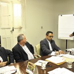 Governador reúnese com assessores e realiza revisão geral do vencimento dos servidores públicos  -