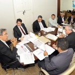 Governador reúnese com assessores e realiza revisão geral do vencimento dos servidores públicos  -