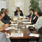 Governador reúnese com assessores e realiza revisão geral do vencimento dos servidores públicos  -