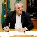 Secretário assina resultado final de 11 cargos do concurso para Magistério  -