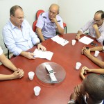 Secretário disponibiliza transporte escolar para alunos do Colégio Médici -