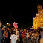 Governador acompanha procissão em Simão Dias -