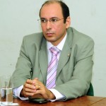 Estado discute regularização fundiária de habitações subnormais no interior -