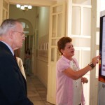 Tecnologia atrai mais de 60 mil visitantes ao PalácioMuseu - A estudante Ana Patrícia Gouveia da Silva