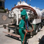 Solicitações de desobstrução de esgoto são atendidas pela Deso -