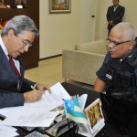 Déda recebe individualmente os seis novos coronéis da Polícia Militar -