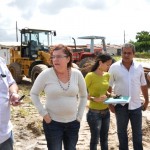 Lúcia Falcón visita obras do PróMoradia - Aspecto no bairro Porto Dantas já apresenta sinais de mudança