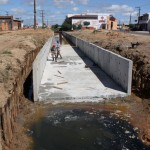 Governo urbaniza as margens de canal no bairro Santos Dumont -