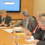 Déda mantém reuniões com o BNDES e Vale visando os projetos sergipanos - O governador Marcelo Déda durante audiência com o diretor do BNDES