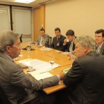 Déda mantém reuniões com o BNDES e Vale visando os projetos sergipanos - O governador Marcelo Déda durante audiência com o diretor do BNDES