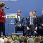 ao lado de Dilma