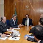 Tesouro Nacional promete agilizar aval da União para novos investimentos  - O governador Marcelo Déda durante audiência com o secretário do Tesouro Nacional
