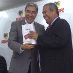 Déda participa das comemorações dos 117 anos da Imprensa Oficial de SE - O governador Marcelo Déda e o presidente da Segrase