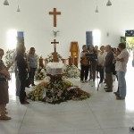 Déda comparece ao sepultamento de Mary Mesquita  Dória -