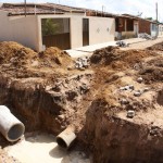 Ruas do município de Pedrinhas recebem rede de drenagem e capeamento asfáltico -