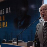 ao lado do governador de Pernambuco