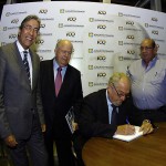 ao lado do governador de Pernambuco