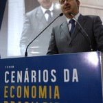ao lado do governador de Pernambuco