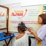 Aulas práticas de cabeleireiro acontecem no Espaço Novos Rumos do Bugio  -