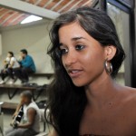 Curso de violão atrai jovens ao Centro de Criatividade  -
