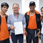 Secretário recebe relatório e projeto de ações contra a violência e a favor do desarmamento - Fotos: Ascom/ Seed