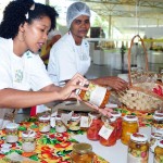 Catadoras de mangaba expõem produtos no Centro de Arte e Cultura - Bombom de mangaba