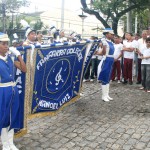 Alunos da rede estadual hasteiam a bandeira do Brasil na sede da Seed  -