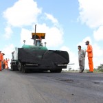 Rodovia Sítios Novos/Santa Rosa do Ermírio recebe camadas de asfalto -