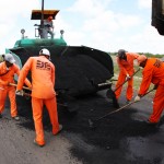 Rodovia Sítios Novos/Santa Rosa do Ermírio recebe camadas de asfalto -