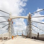 Iniciada a colocação do guardacorpo da ponte Gilberto Amado  - O gestor da pasta de Infraestrutura