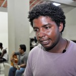 Curso de violão atrai jovens ao Centro de Criatividade  -