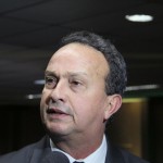 Saumíneo Nascimento representa o governador na abertura do Salão Imobiliário - O secretário do Desenvolvimento Econômico e da Ciência e Tecnologia